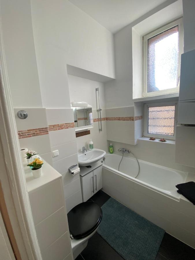Ruhige Gemütliche Altbau In Zentraler Lage Apartment *